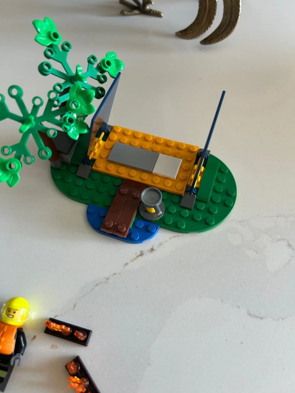 LEGO 60412 4x4 Fire Truck with Rescue Boat retired - Picture 10 of 16